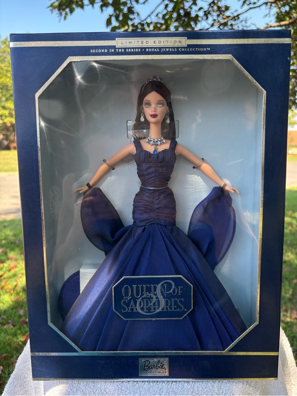 2000 Queen of Sapphires Barbie Swarovski NRFB #26926